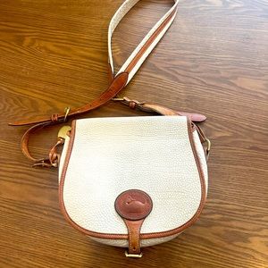 Vintage DOONEY & BOURKE Essex ivory leather cross body bag AWL front flap.